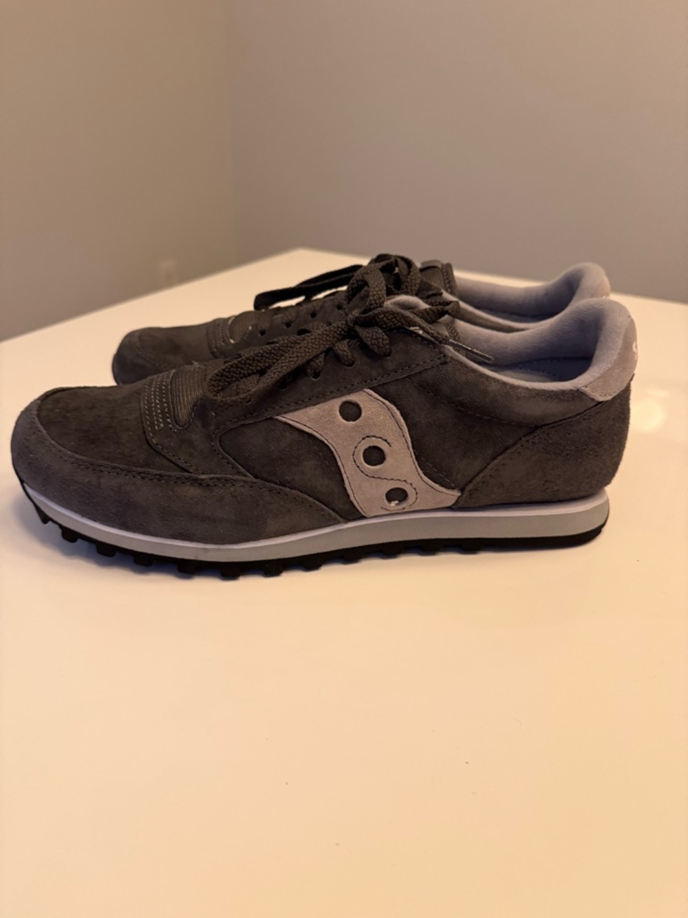 Saucony Men's Gray Suede Low-Top Sneakers